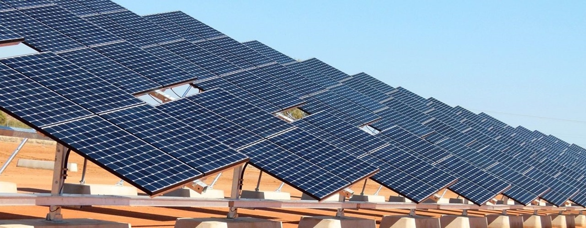 Images of solar panels at Uterne Power Station